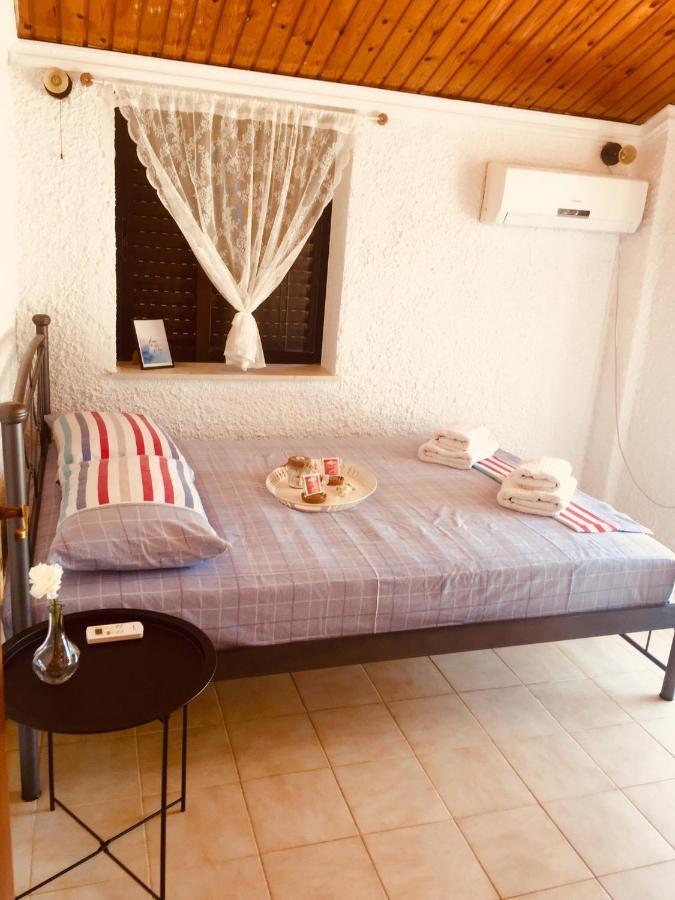 Rose'S Place Artemida  Bagian luar foto